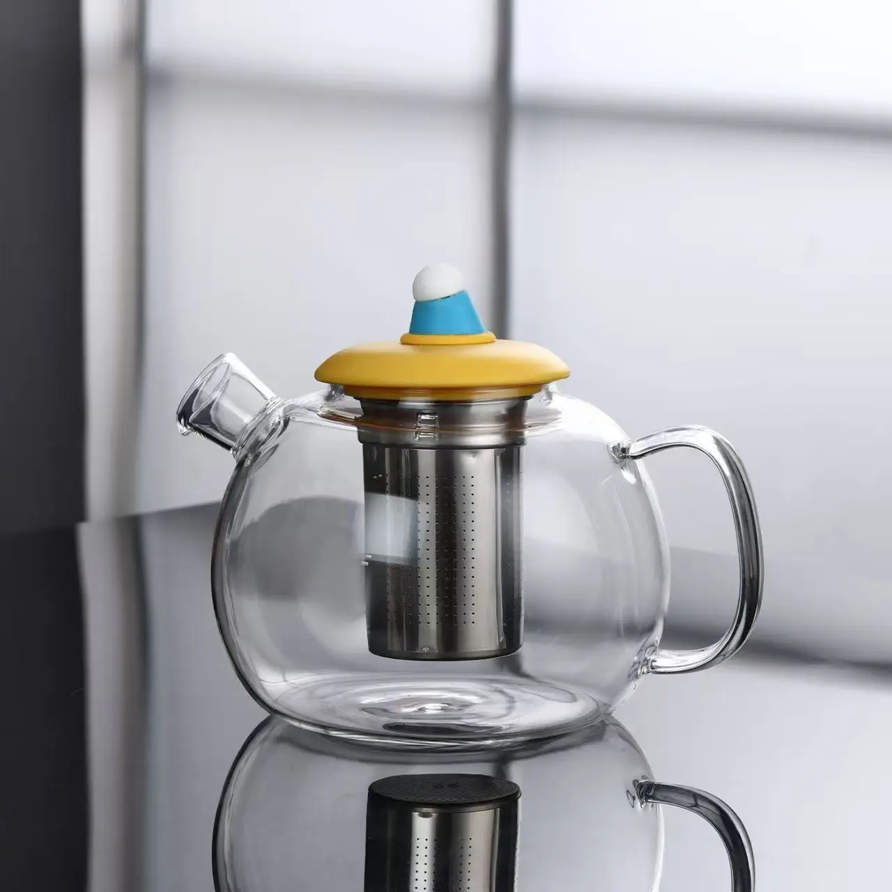 Stylish Snowman-Style Glass Teapot with Built-in Strainer – Heatproof, Large Volume, Ideal for Daily Tea Drinking & Gift Giving