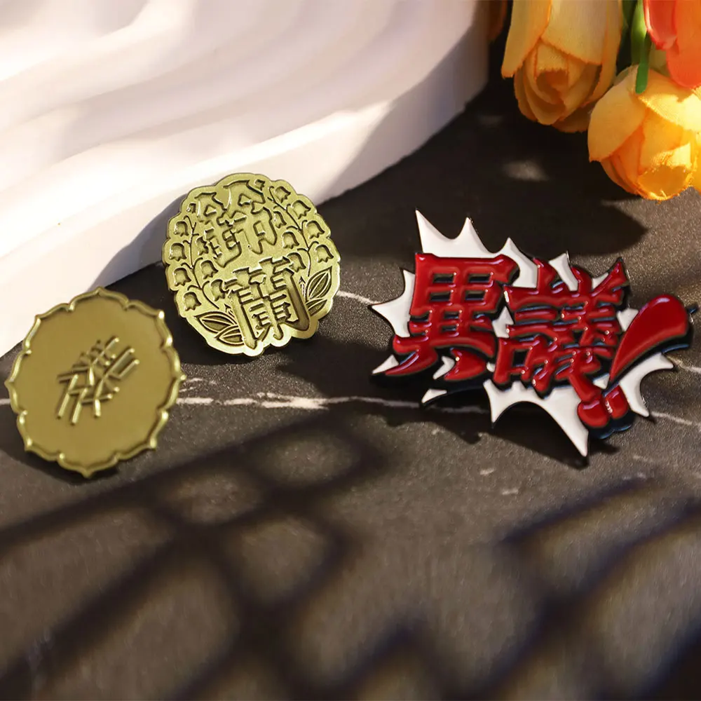 Lindo gato negro Chomsuke insignia broche Anime Kono Subarashi Sekai Ni Shukufuku Wo mago del arco Megumin's mascota Cosplay joyería regalo