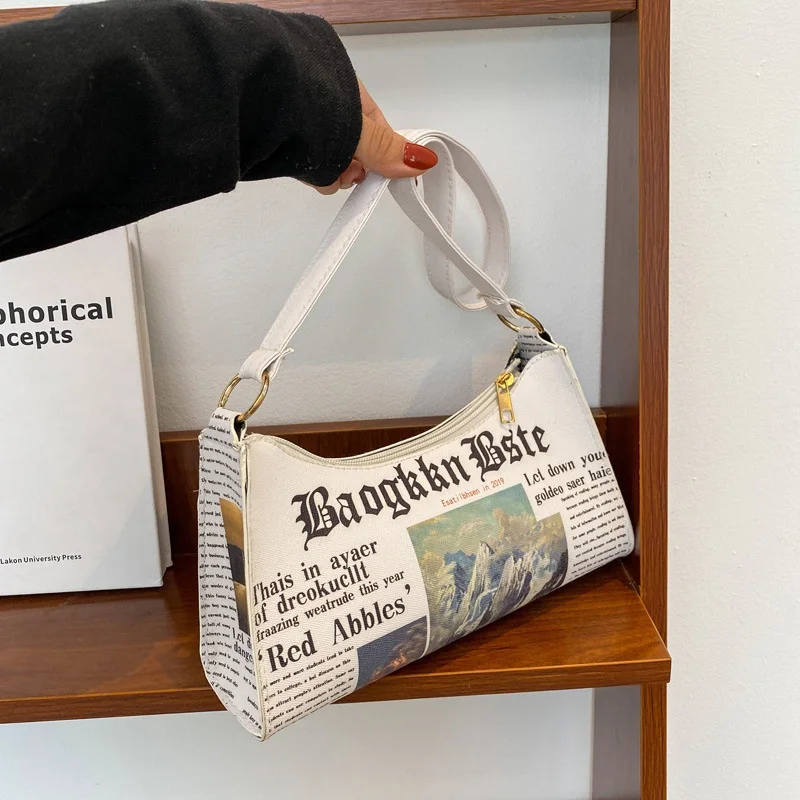 

Women Messenger Bag Chain Shoulder Bag Personality Fashion Small Square Newspaper Printing Leather Handbags Bolso Mujer