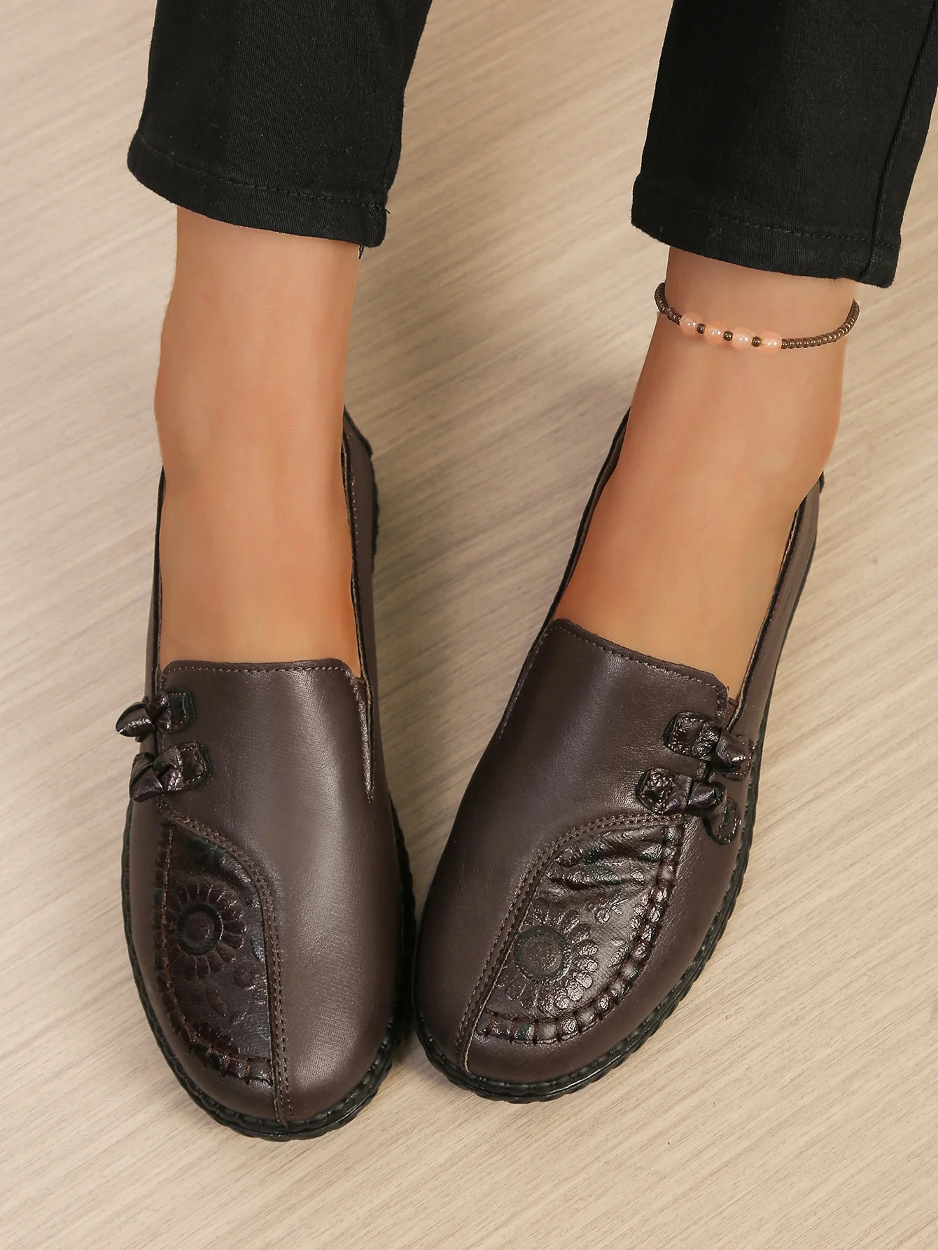 Damen-Loafer mit chinesischem Knoten, Slipper mit Blumenmuster, bequeme, rutschfeste PU-Sohle, lässige Alltagsschuhe für ältere Mütter – Detail 28