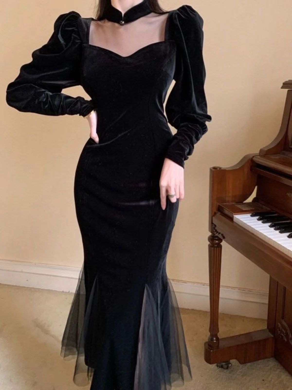 Vestido Slimming de Malha de Veludo com Estilo Retro para Mulheres, Novo Estilo de Outono, Vestido de Camada Base E co...