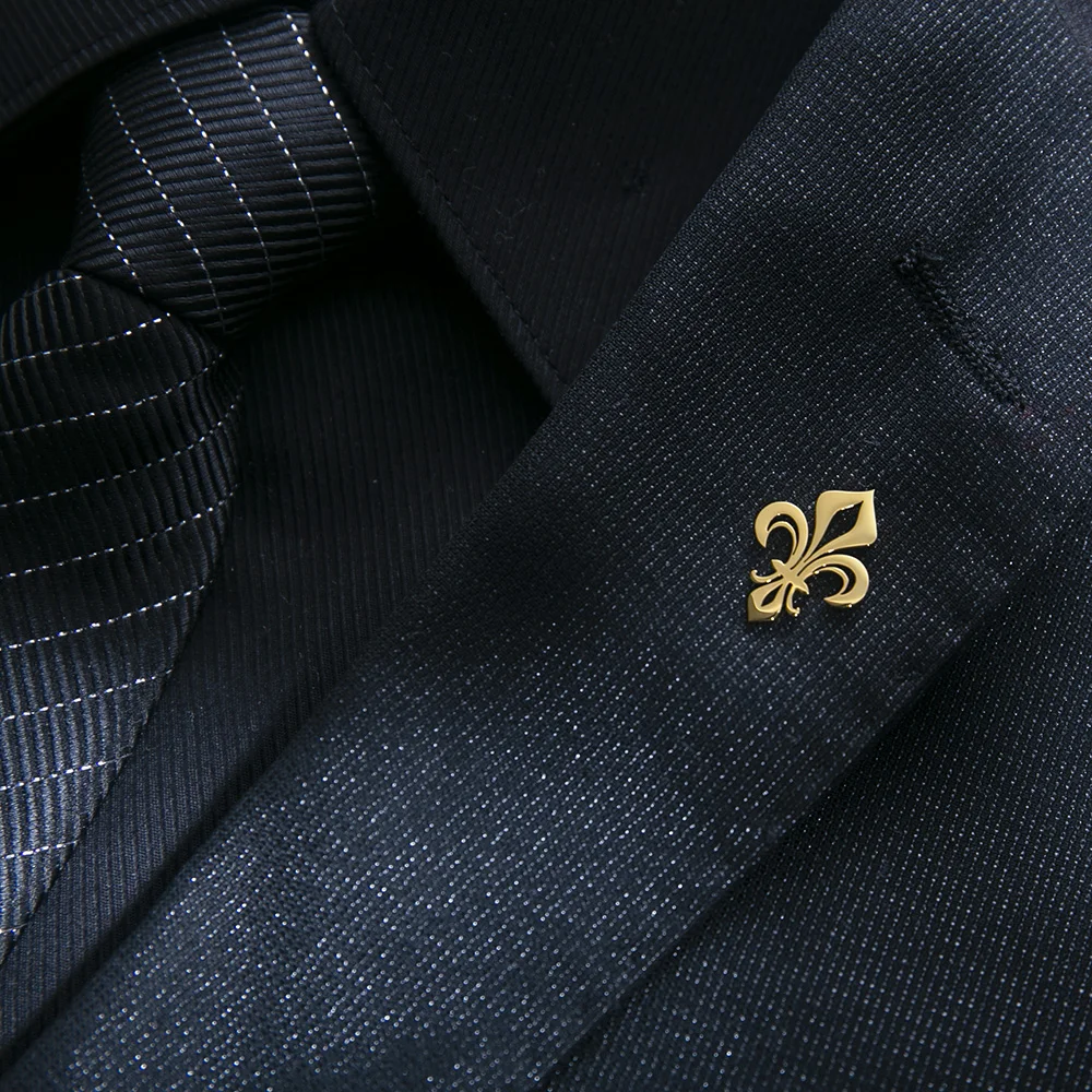 

Stainless Steel Vintage Saint Lily Flower Brooch Classic Christian Symbol Badge Men Shirt Collar Lapel Pin Groom Wedding Jewelry