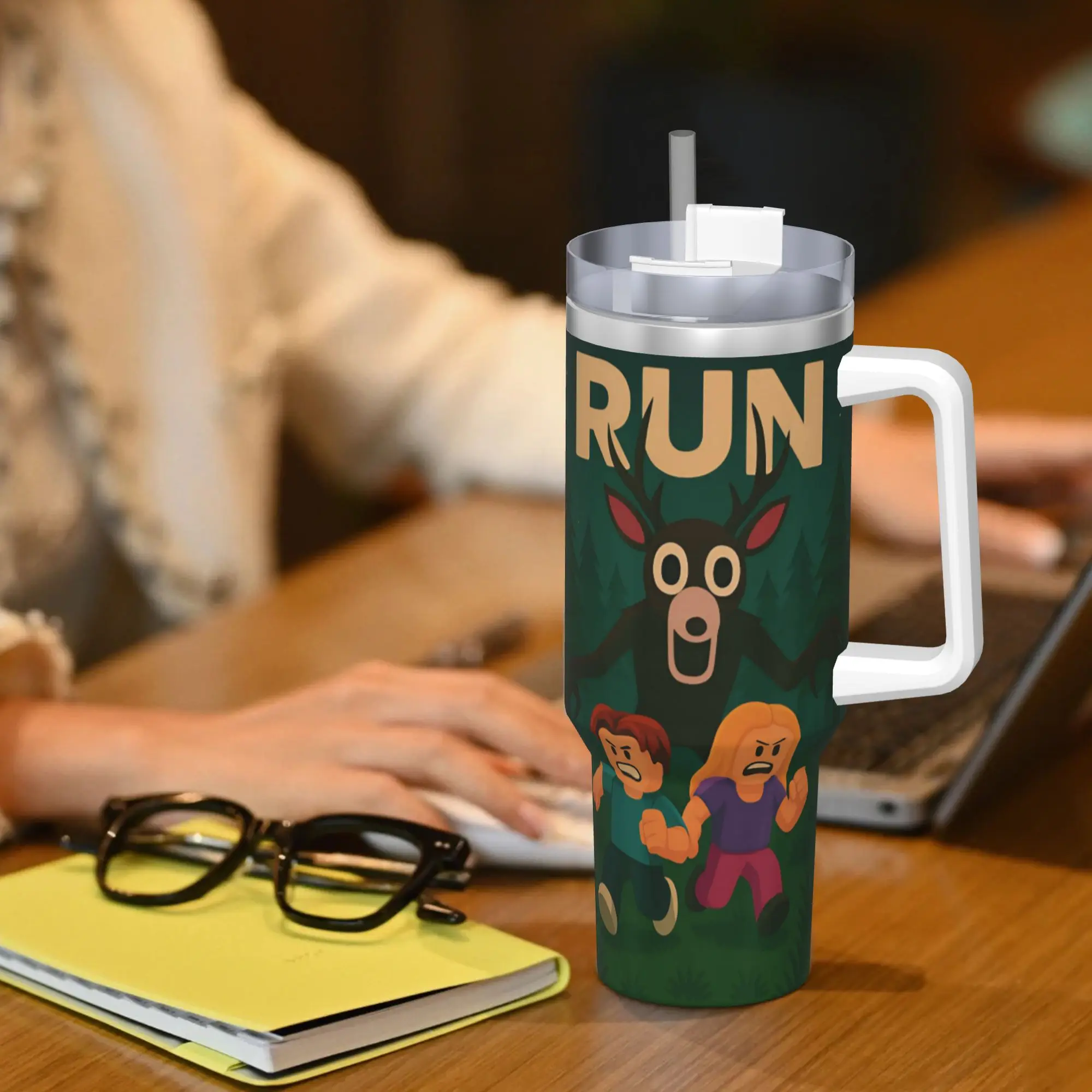 بهلوان من الفولاذ المقاوم للصدأ تشغيل 99 ليلاً في كوب أكواب الغابة مع شفاطات للمشروبات الساخنة زجاجة مياه تحافظ على الحرارة 40 أونصة كوب