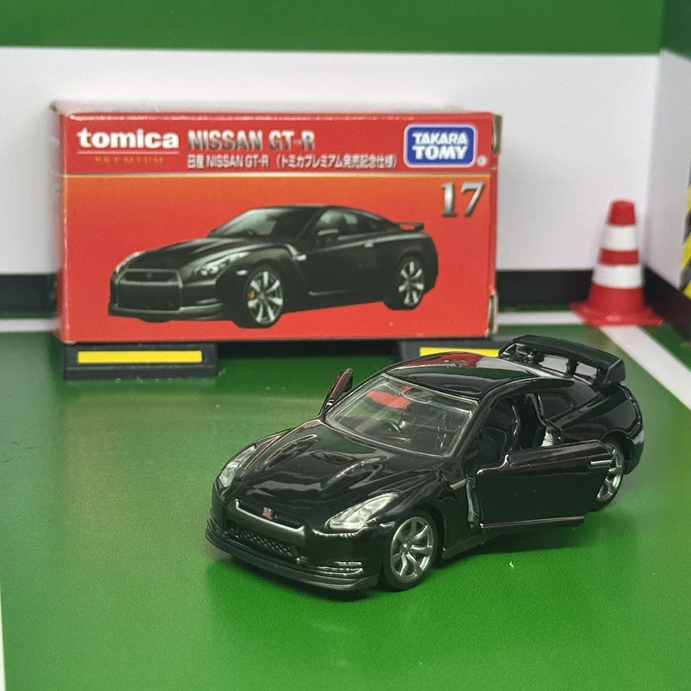 Takara Tomy Tomica Premium 17. Nissan GT-R Car Alloy Toys Pojazd silnikowy Diecast Metal Model Dzieci Prezent świąteczny Zabawki dla chłopców