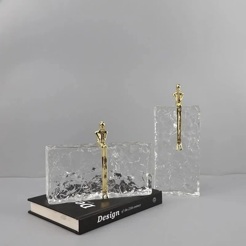 Metal Handicraft Abstract Figure Sculpture Crystal Base Golden Thinker Figures Sculpture Ice Wrinkle Crystal Home Decor