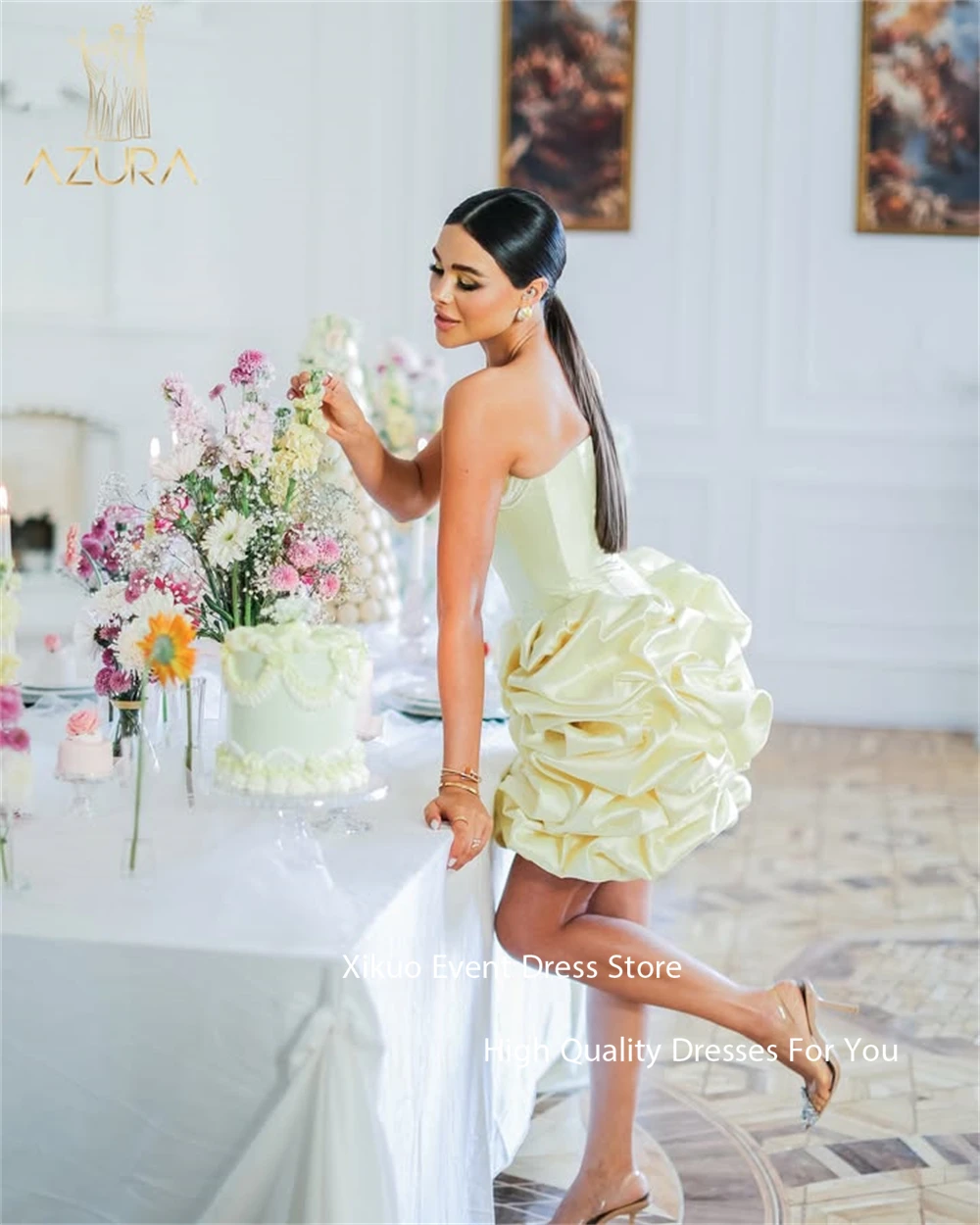 Xikuo gracioso amarelo cetim vestidos de noite sem alças acima do joelho pérolas vestidos de baile uma linha plissado vestidos de fiesta personalizado