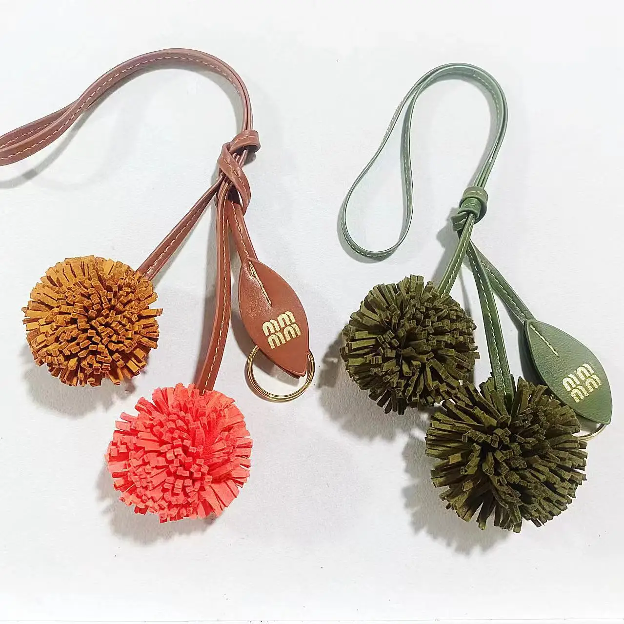 Winter New Flower Tassel Pendant Butterfly Control Cognac Color Tassel Ball Logo Logo Bag Pendant