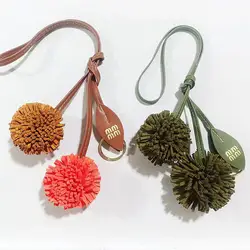 Winter New Flower Tassel Pendant Butterfly Control Cognac Color Tassel Ball Logo Logo Bag Pendant