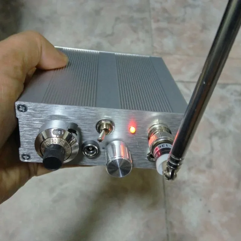 118-136MHz Aviation Band Receiver AM Airband Radio w/ Built-in Battery Antenna Earphone for Plane Spotting