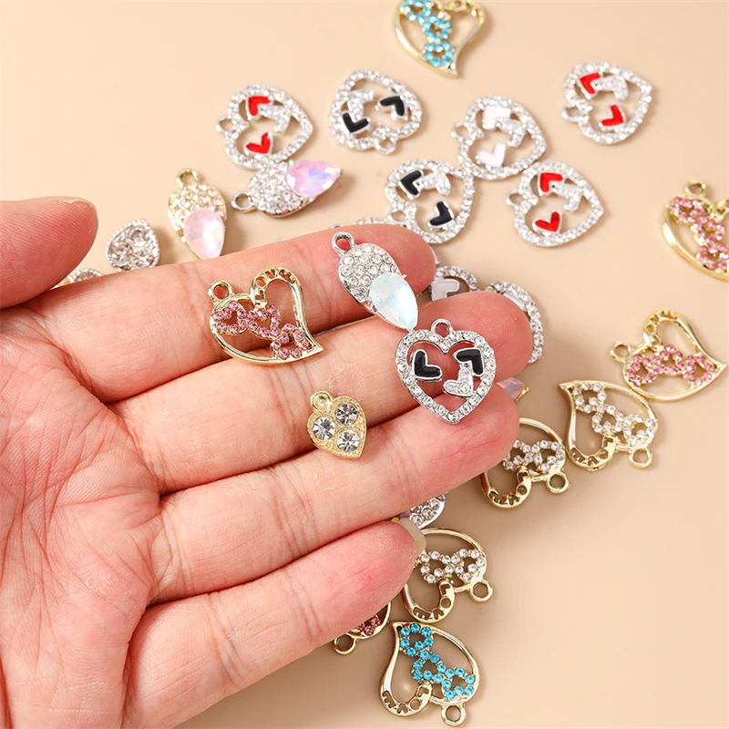 10 Stück zarte Kristall-Metall-Herzanhänger für die Schmuckherstellung von Ohrringen, Halsketten, Armbändern und DIY-Bastelzubehör. – Detail 2