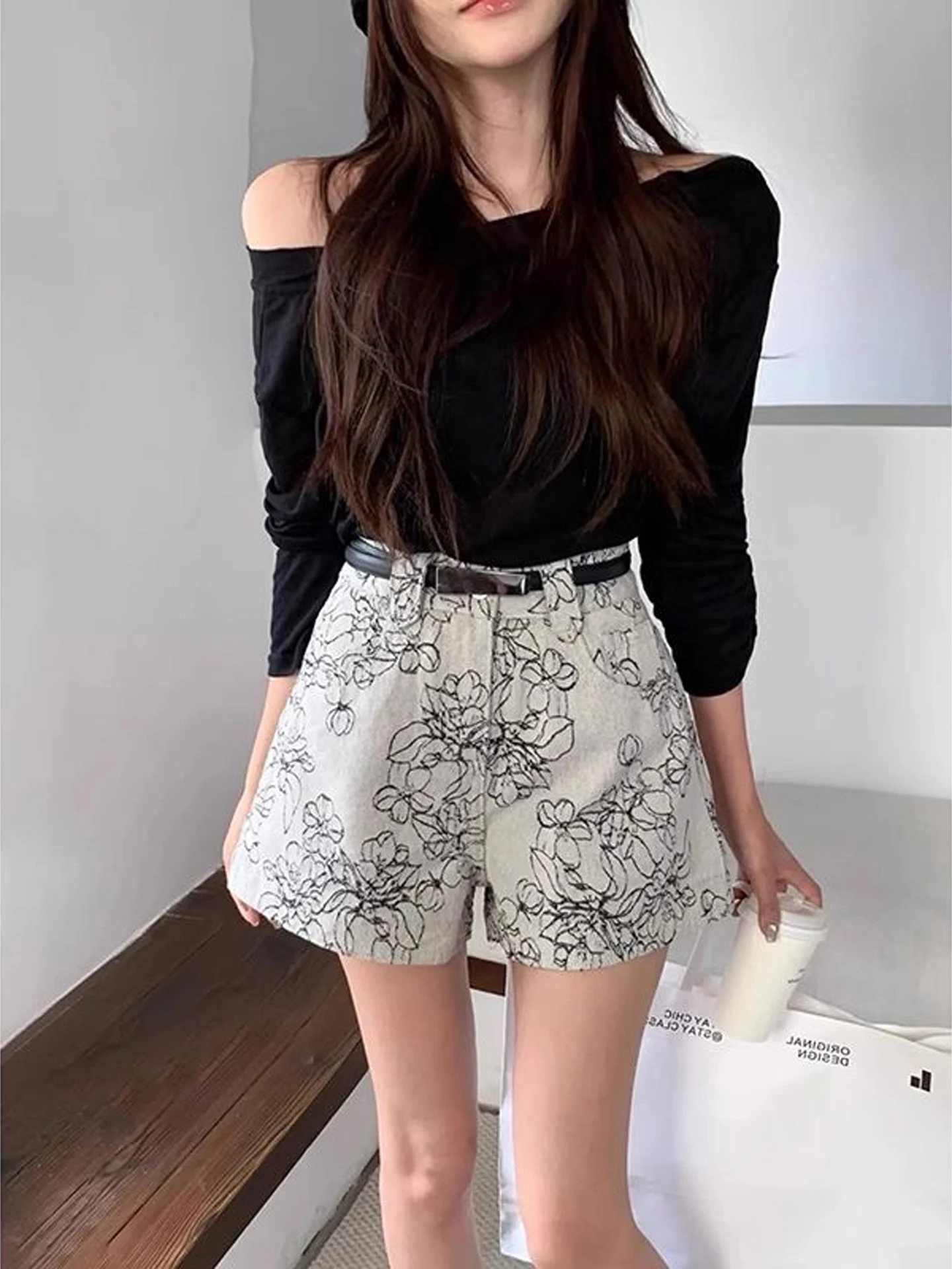 Women's Loose Fit Embroidered Denim Shorts High Waist Wide Leg Pants Autumn Fashion Casual Wear Resistant Machine Washable