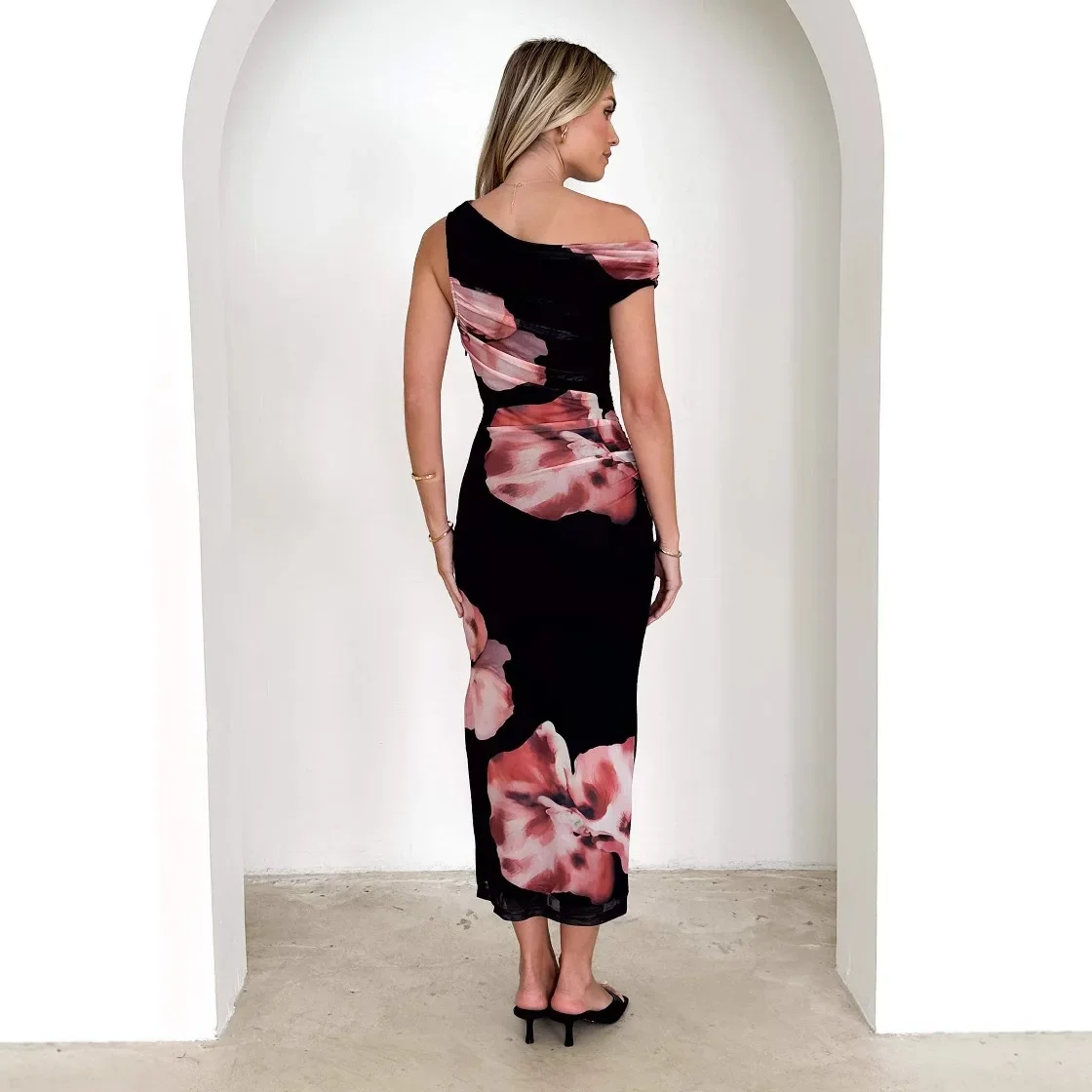 Nowa, długa, bez rękawów, skośna sukienka z nadrukiem na ramionach, plisowana seksowna sukienka obcisła obcisła sukienka