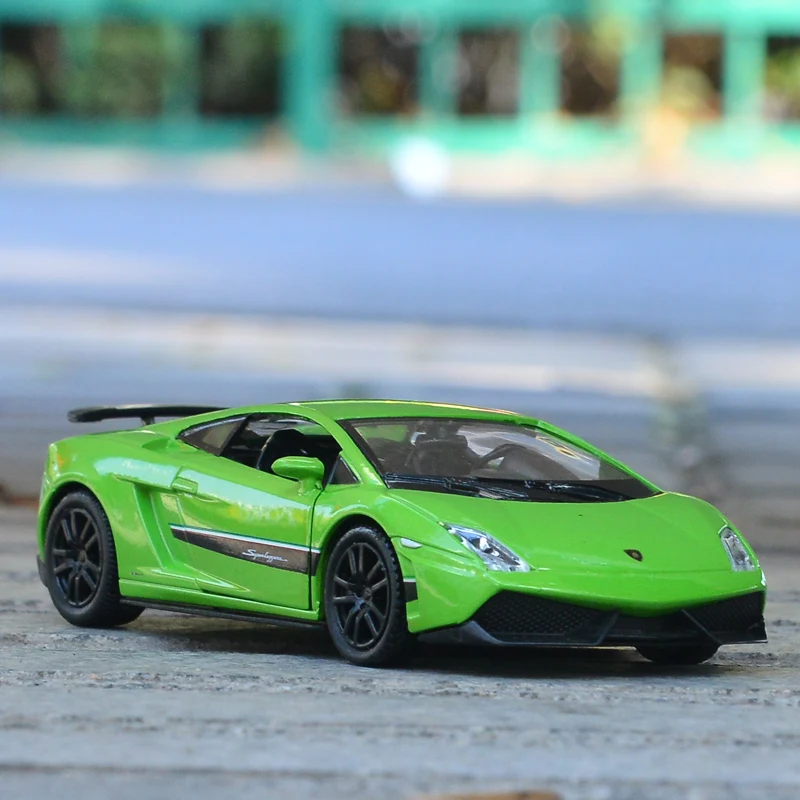 خمسة بوصة 1:36 لامبورغيني 570-4 جالاردو سبيكة سيارة نموذج 670 الخفافيش التراجع الباب سيارات لعبة
