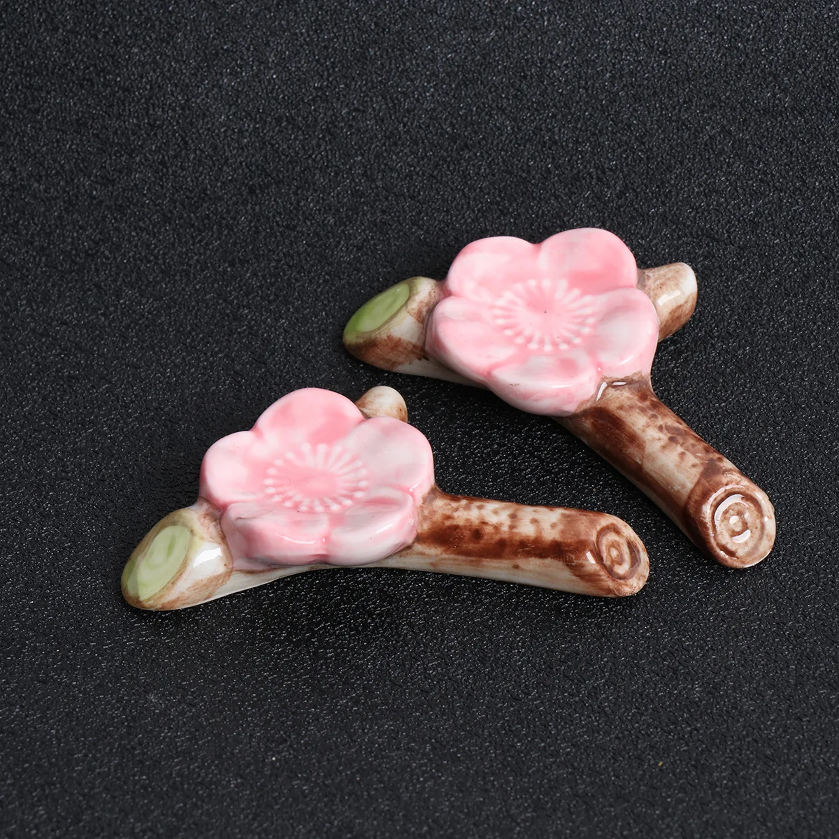 

4Pcs Fashionable Ceramic Chopsticks Rack Cherry Blossom Shaped Decorative Spoon Rest Home Kitchen Tableware Organizer Gift Idea