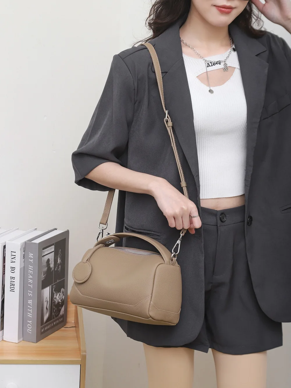 

Ladies Retro Luxury Designer Cowhide Handbags Women Cow Leather Crossbody Boston Bag Female Soft Leisure Shoulder Bags for Girl