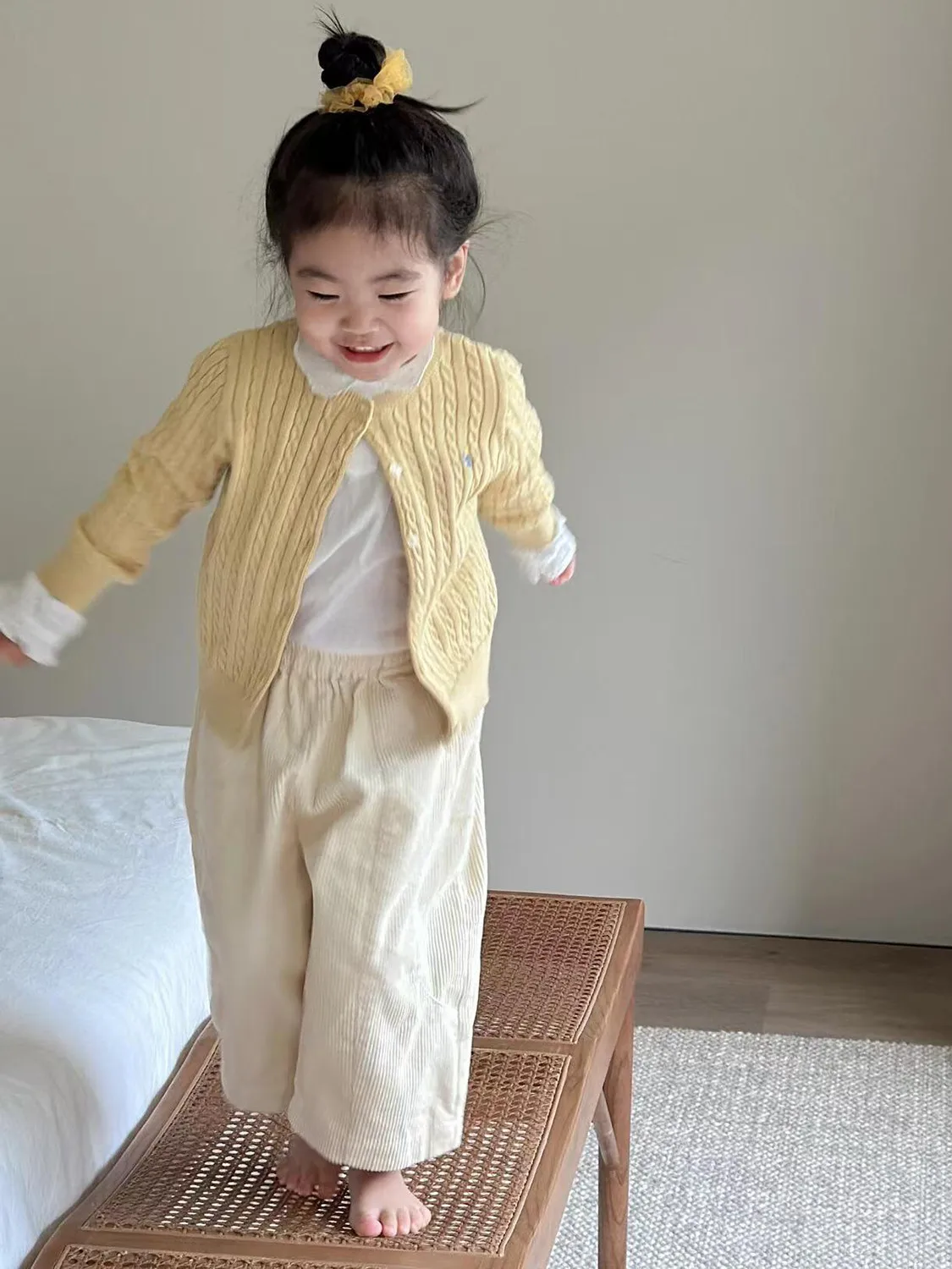 

Girls' Spring and Autumn Suit Fashion New Children's Cream Fried Dough Twists Knitted Cardigan+Straight Pants 2-piece Set