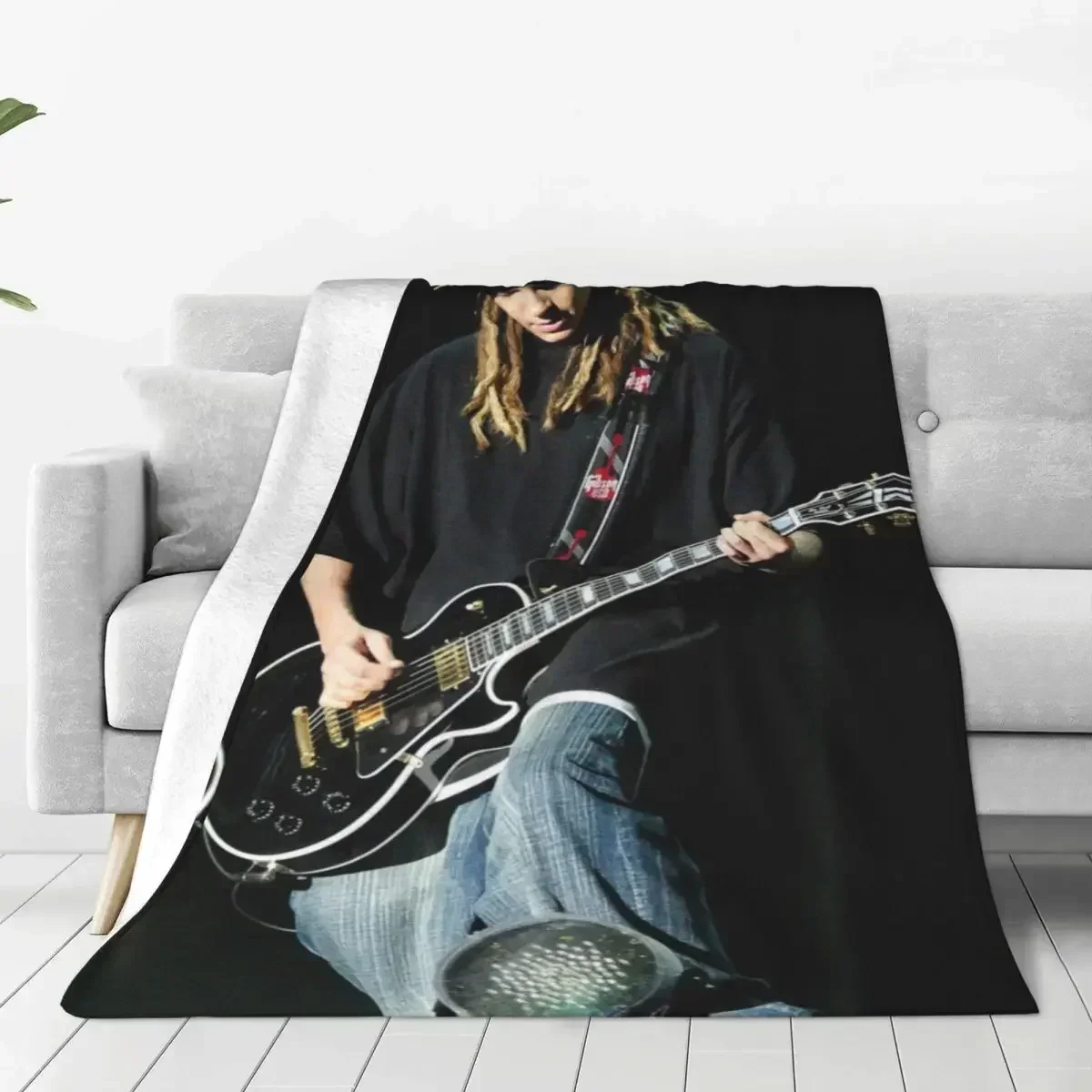 

Tom Kaulitz Flannel Blankets Quality Super Soft Songwriter Guitar Throw Blanket Autumn Travelling Couch Chair Print Bedspread