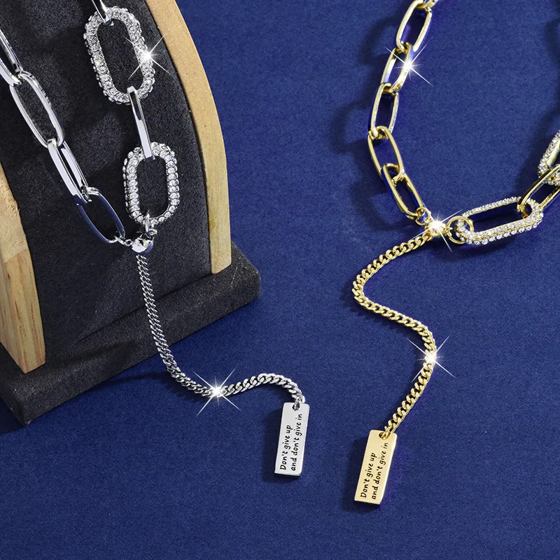 

A geometrically interlocked heart-shaped necklace for women and a fashionable and versatile autumn and winter sweater chain