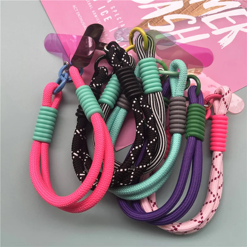 Keychain Metal Key Ring Accessories Colorful Car Keychain For Bags Charm Portable Key Chain Anti-fall Wrist Strap Couple Lanyard