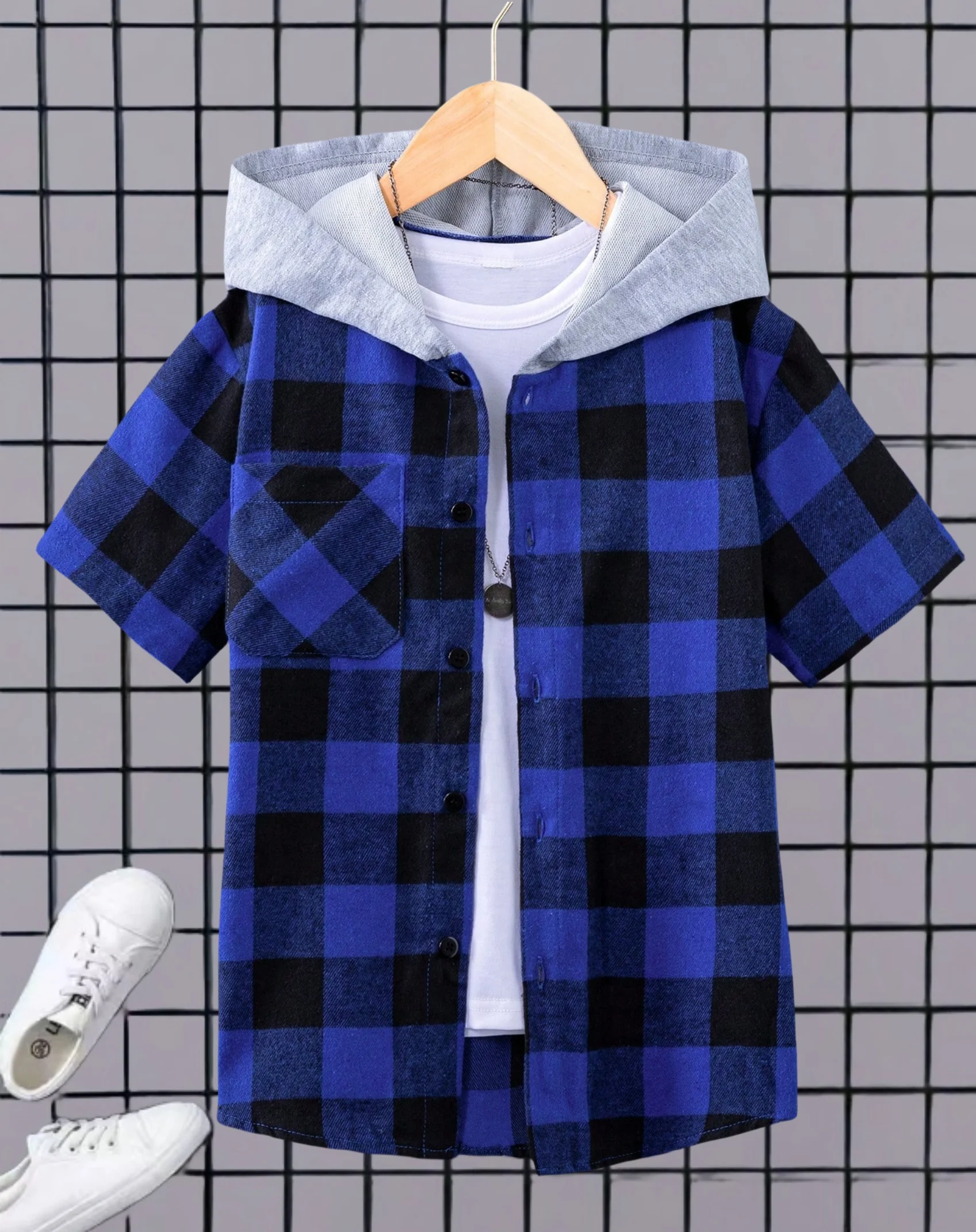 Boys plaid hooded short-sleeved shirt: fashionable blue and black color matching, casual and comfortable design