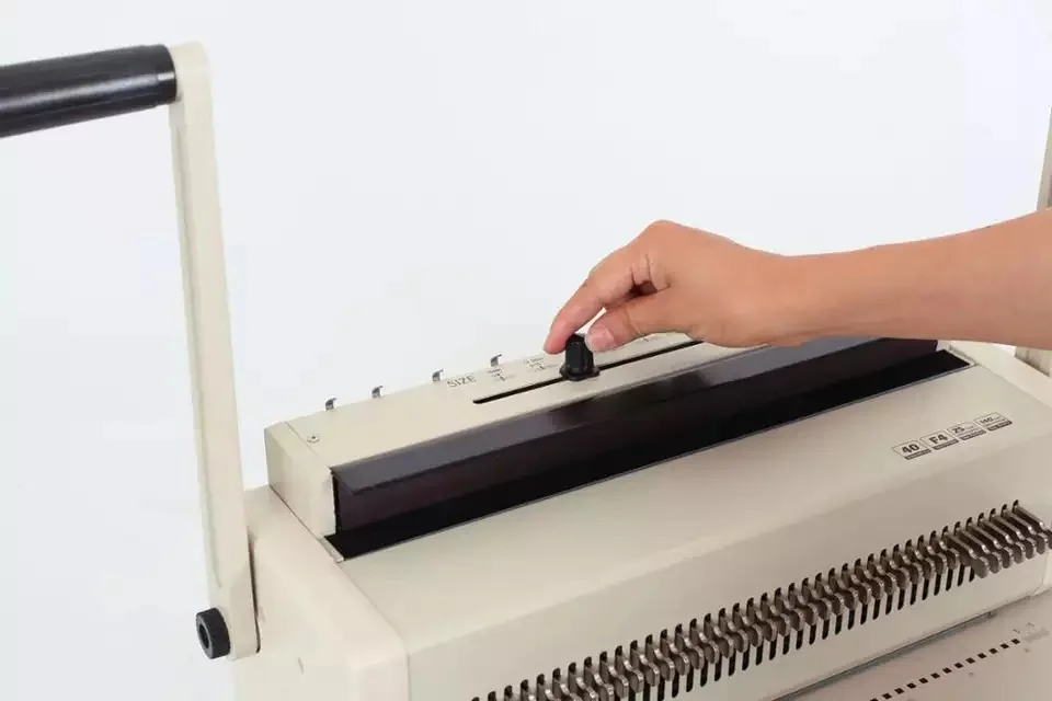 (W25A) Dubbele draadbindmachine gebruikt voor notebook en kalender