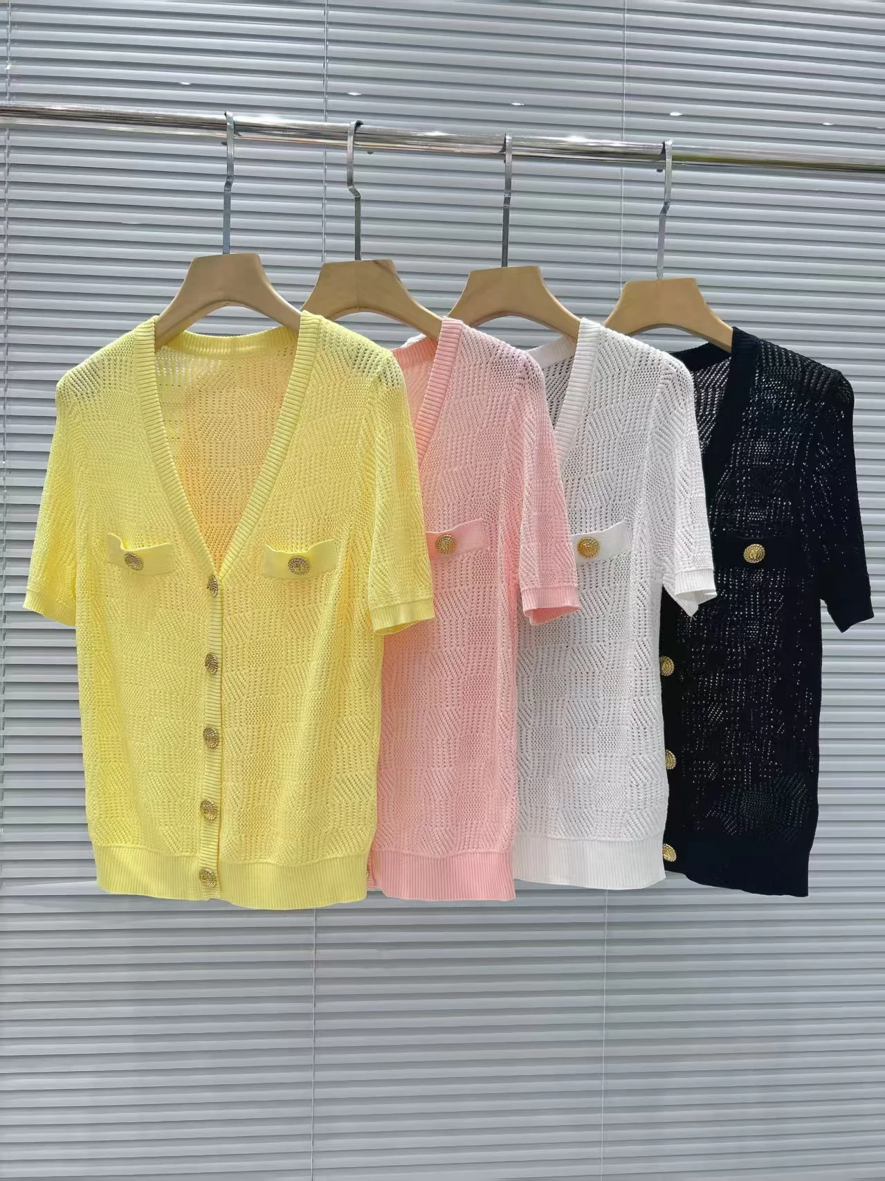 

Summer 2026 High-End Fashion V-Neck Short Sleeve Knitted Open Cardigan Gold Button Slimming Style Trendy Women's Top