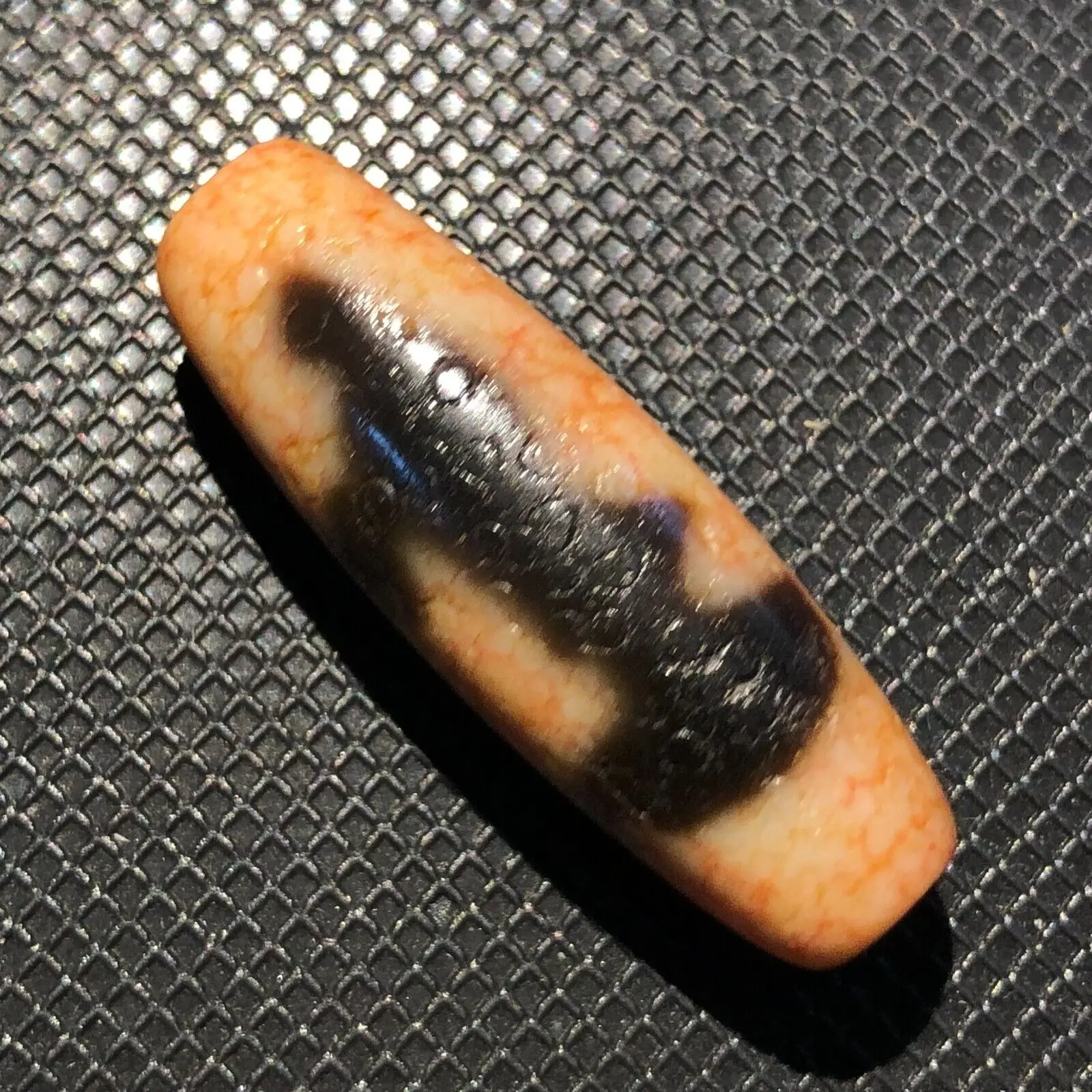 Magic Tibetan Old Agate bloody Dragon Vein double-faced guanyin Totem dZi Bead