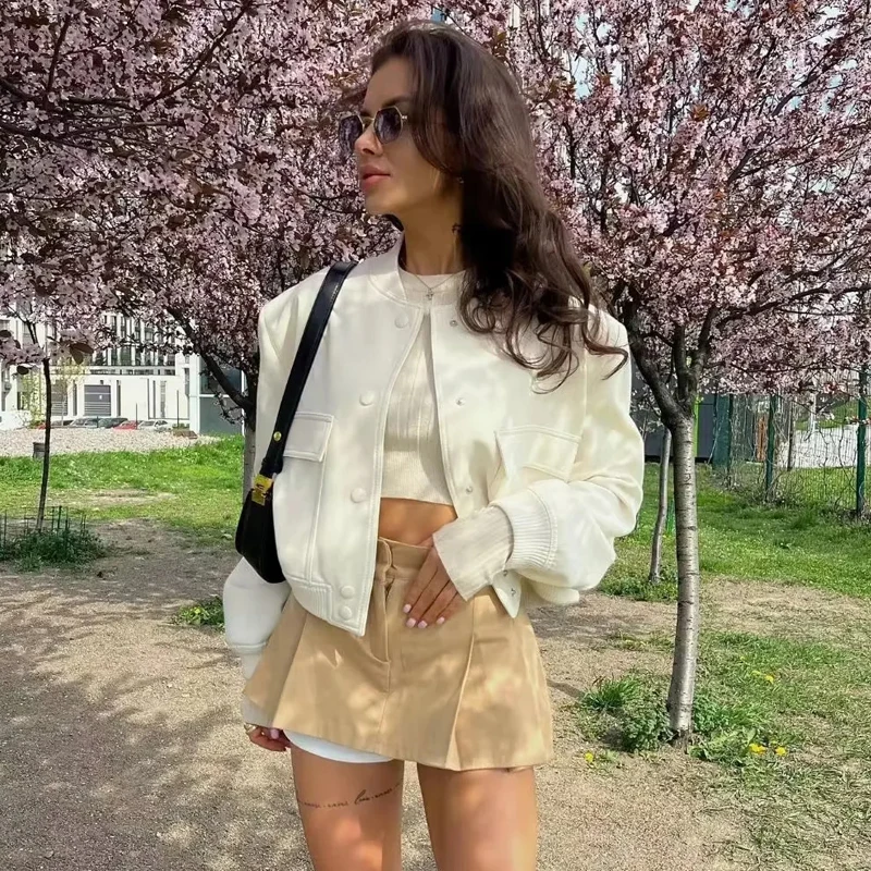 2025 Giacca bomber da donna Cappotto bianco Autunno Inverno Bottoni Baseball Aviator Giacche corte per donna Capispalla corto a maniche lunghe