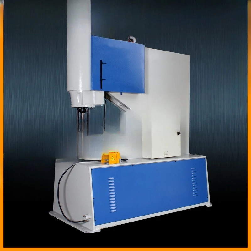 Hydraulic punching machine, punching machine, punching machine