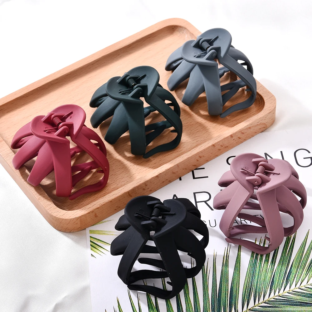 

Solid Geometric Hollowing Large Hair Claw Crab Clamp Hair Clip Hair Accessories Ponytail Clip For Women Girls Para El Cabello