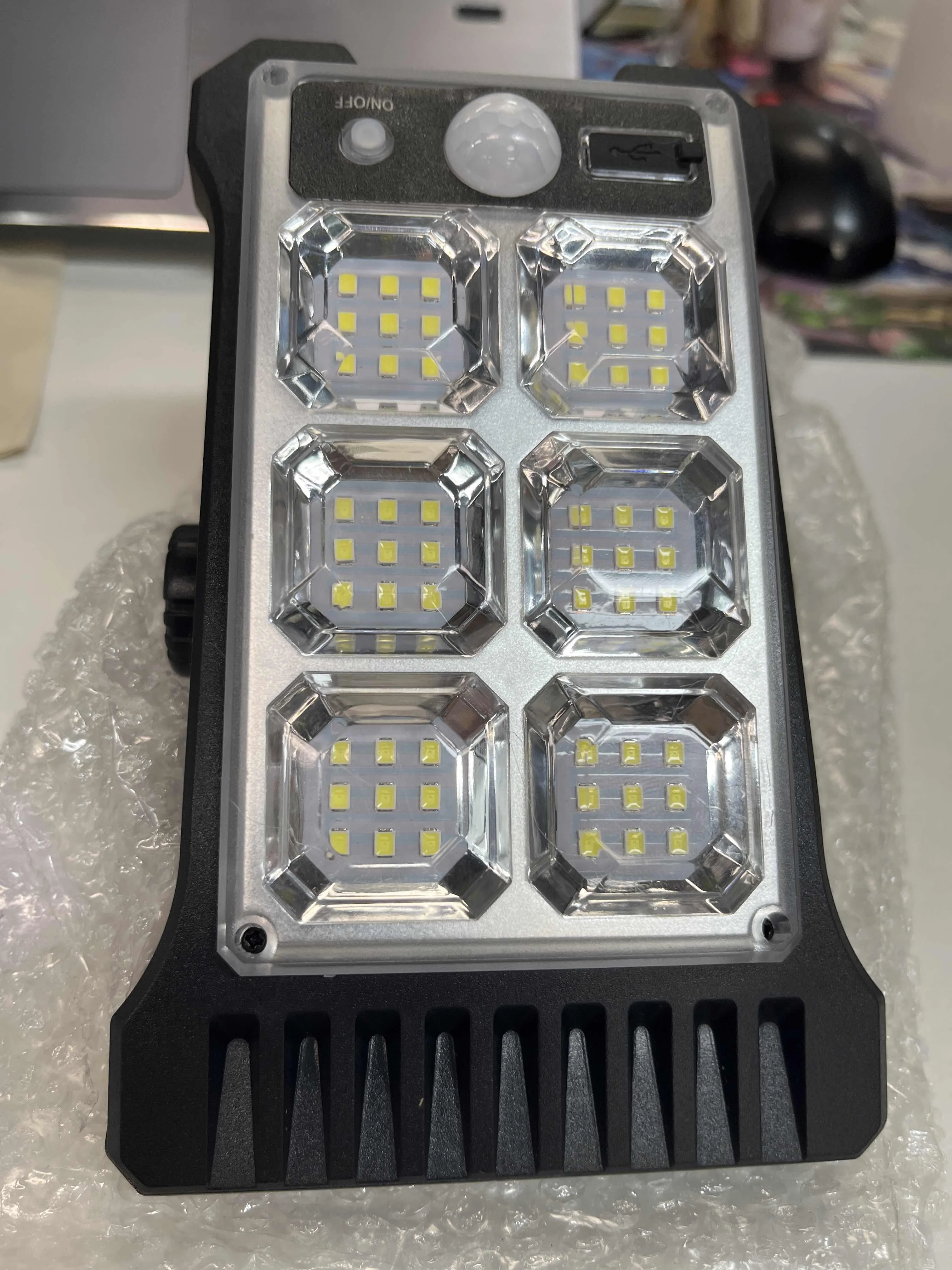 في الهواء الطلق الشمسية الجدار الخفيفة فناء LED ضوء الليل سياج كليب ضوء مع المدمج في بطارية الشحن عالية الكهروضوئية تحويل الفئران