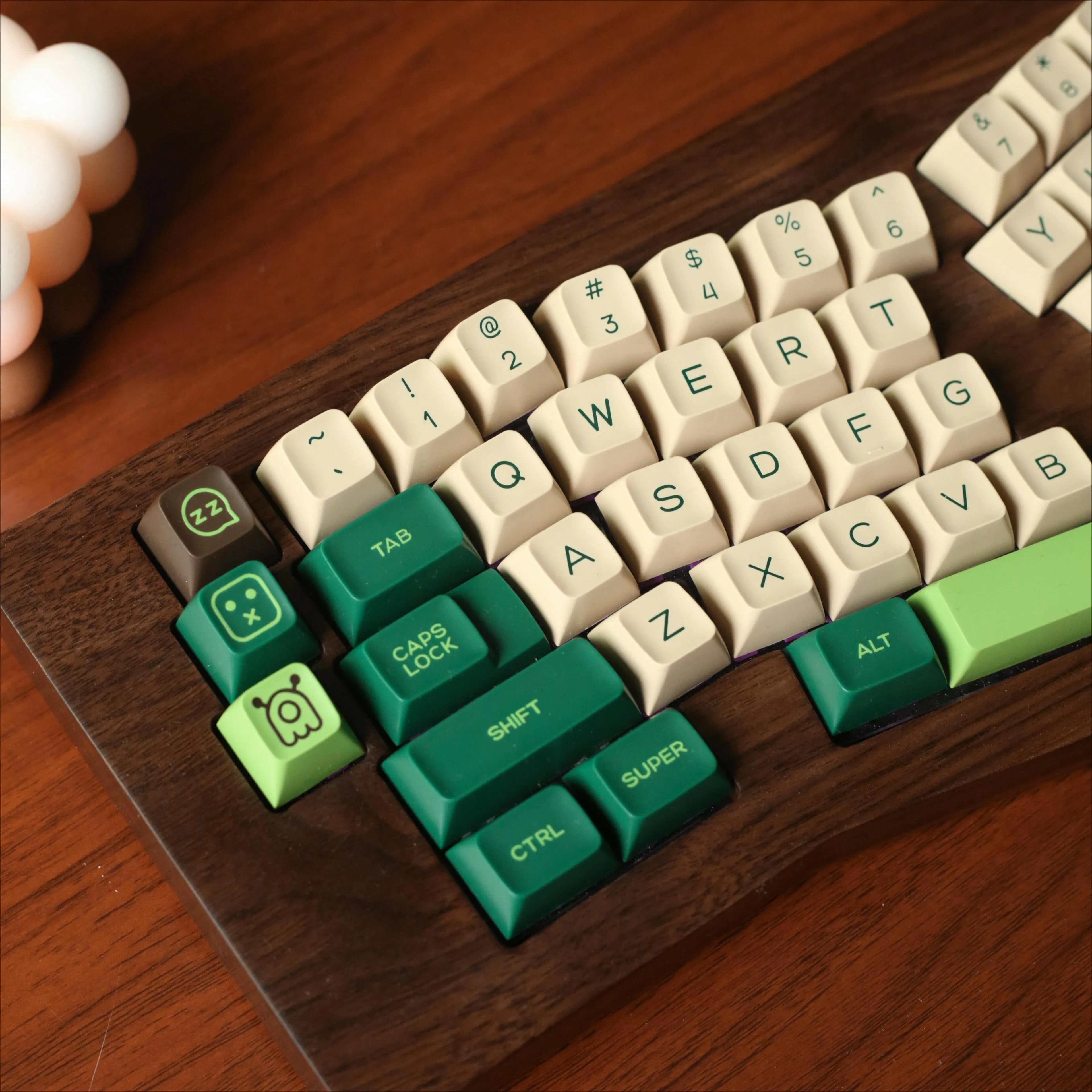 PBT two-color Yoda keycaps SA height smile generation full set with 75/98/Alice65, etc