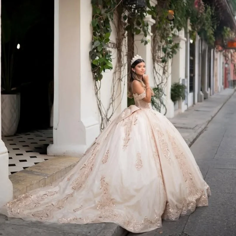 

Customized satin wine red Quinceanera Dresses Off the Shoulder decal Long tail Vestido 15 Quinceanera