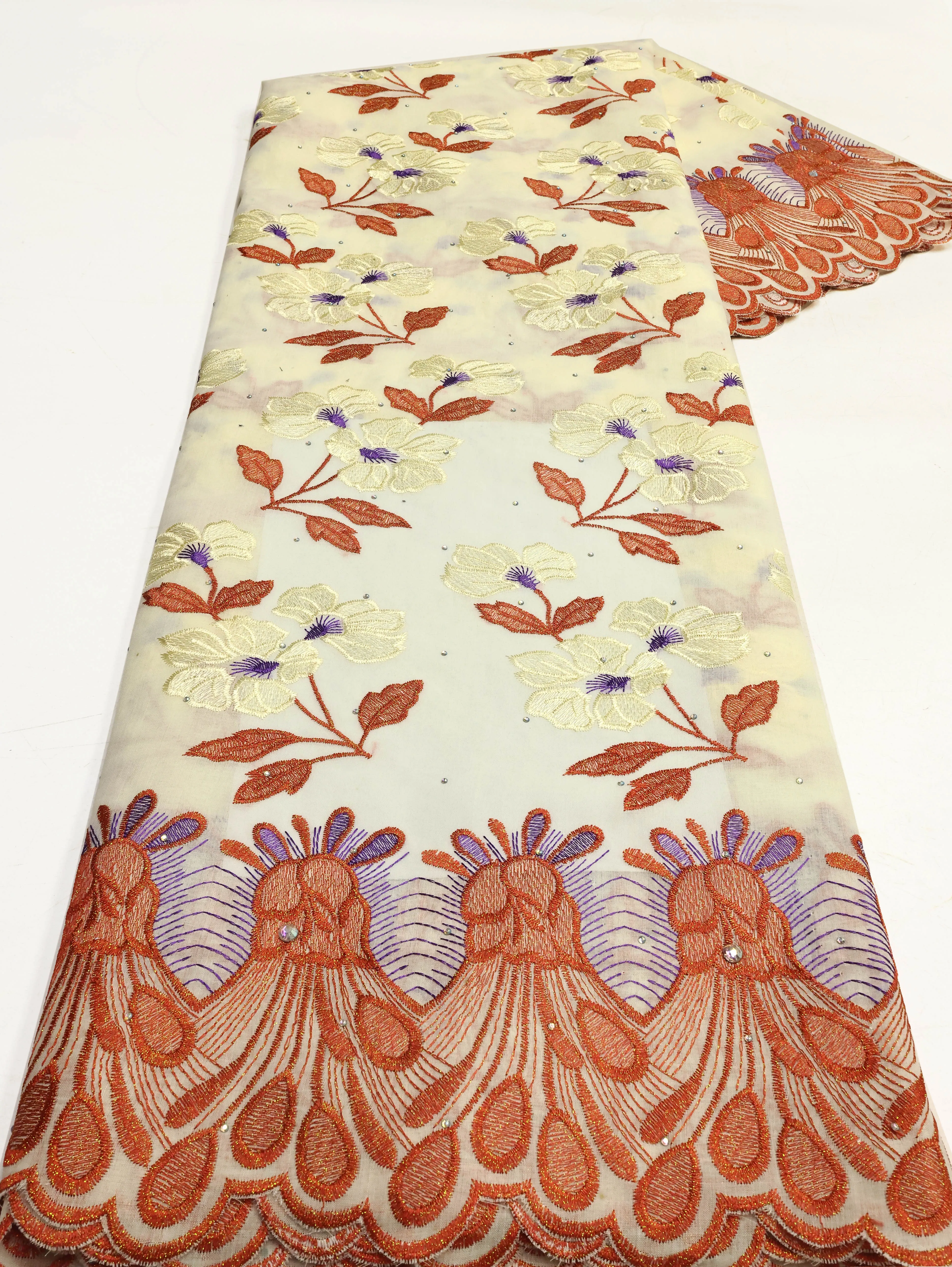 

Hot Sale Cotton Swiss Voile Fabric Hibiscus Flower Pattern Embroidery with Rhineston for Premium Upholstery and Cultural Attire