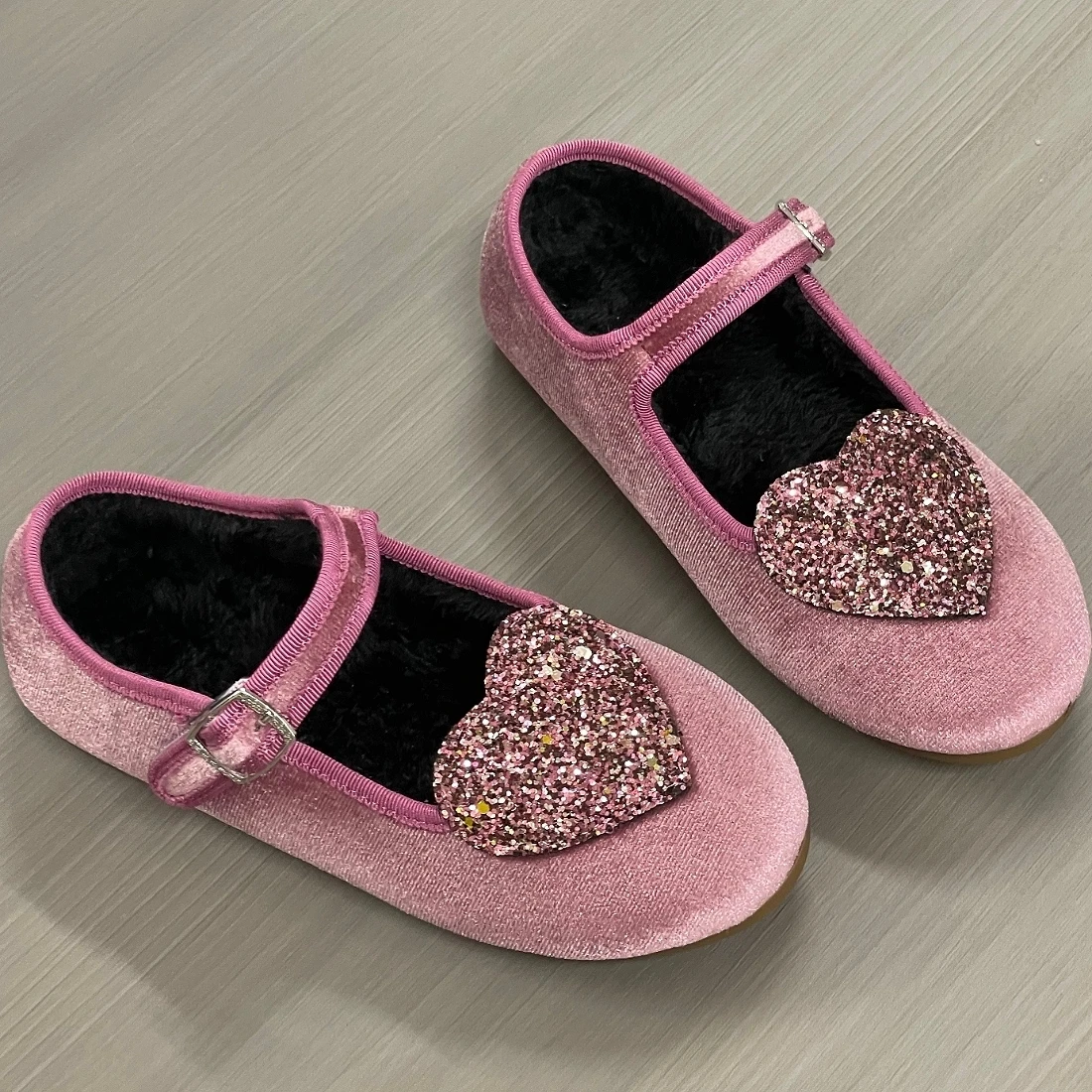 

Jinyu Girl's Shoes Children's Princess Shoes Unique Fashion Outdoor Dancing Performance Shoes Flat Shoes Velvet Plush Lavender