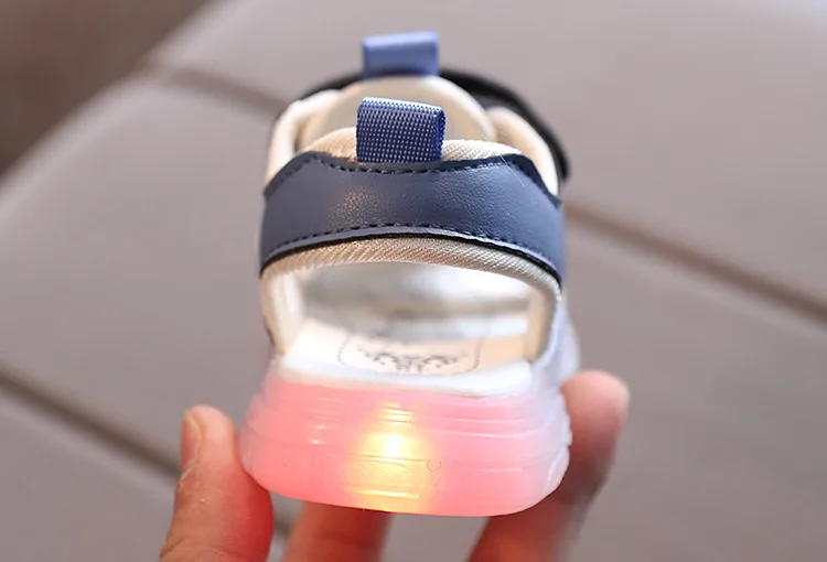 2026 LED Leuchtende Kleinkinderschuhe | Cartoon-Cowboy-Sandalen & -Hausschuhe mit weicher Sohle, Unisex-Sommerschuhe für Kinder – Detail 7