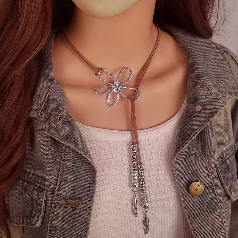 Rustic Bohemian Flower Pendant Necklace Faux Suedette Cord Lariat with Beaded Feather Charms Jewelry for Women Daily Wear