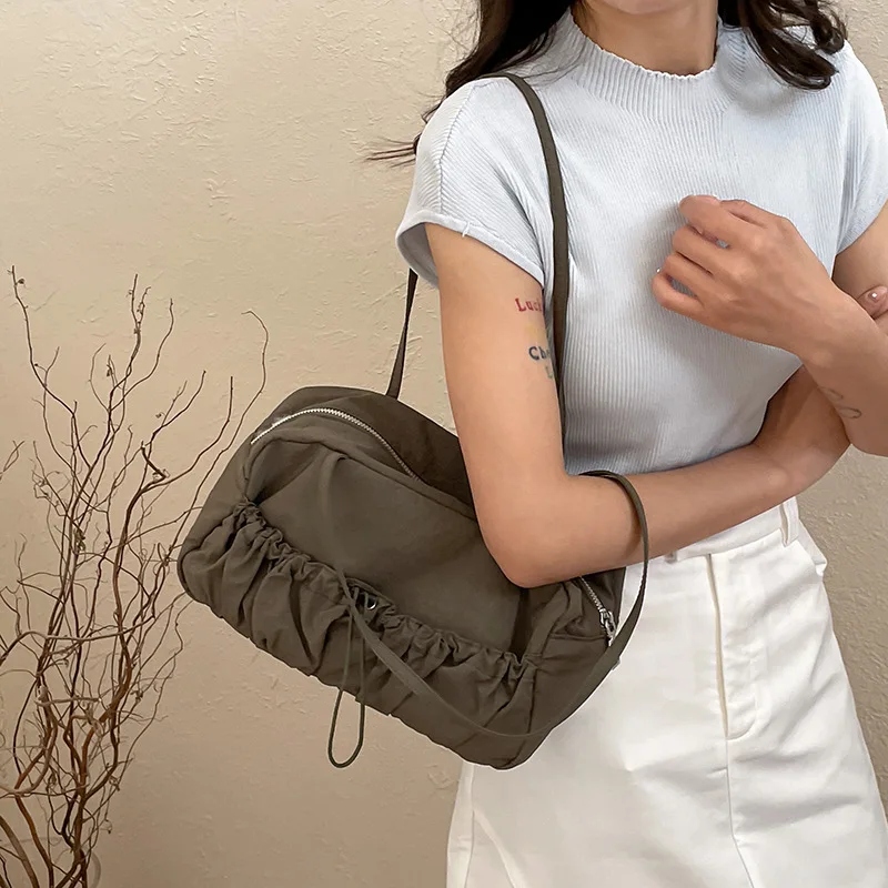 South Korea's East Gate niche design drawstring pleated shoulder bag for daily lightweight and high-capacity bag for women