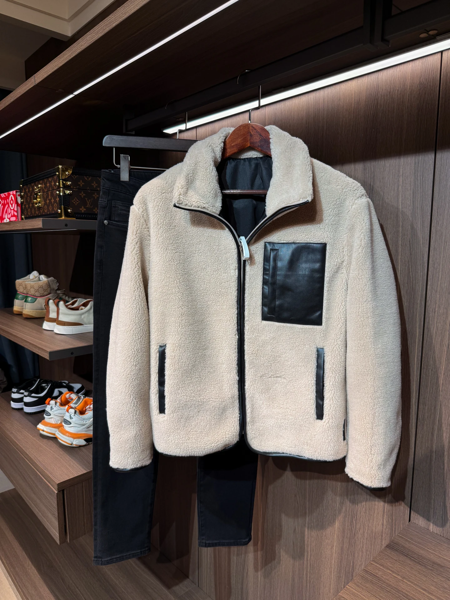 

Comfortable Casual Men's Lamb Fur Patchwork Leather Jaet Thi Winter Antifreeze Stand Fit Polyester Fiber Long Sve Z...