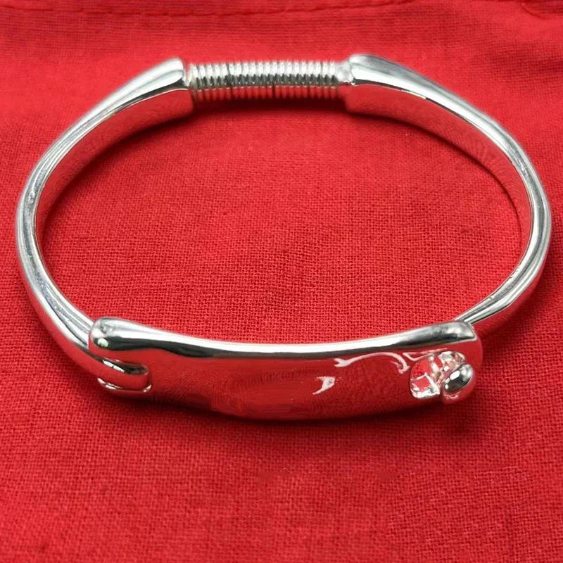 2026 Spain jewelry mixed style multi-element bracelet series luxury sweet and retro jewelry jewelry set view 5