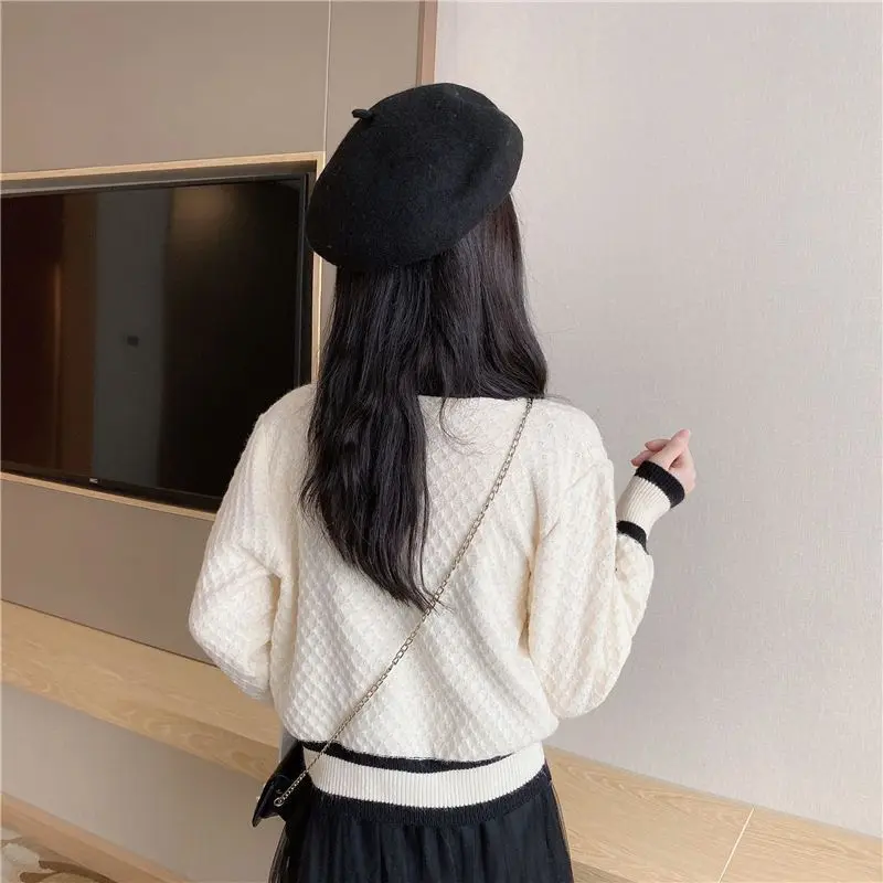 Spring and Autumn Women\'s V-neck Solid Color Panel Button Screw Thread Loose Fit Long Sleeve Knitted Cardigan Fashion Tops