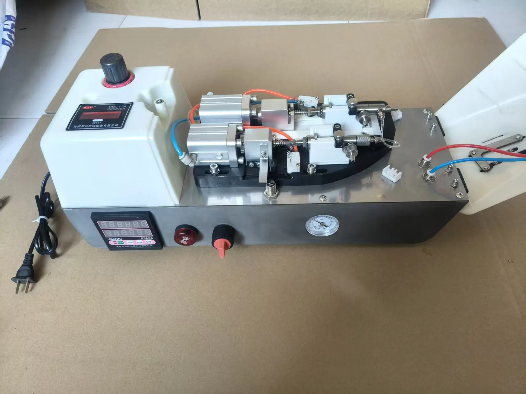 Automatic Pneumatic Chick Vaccinator Reusable 0.05-0.5ml Veterinary Syringe for 1-7 Days Old Chicken Vaccine Machine for Poultry