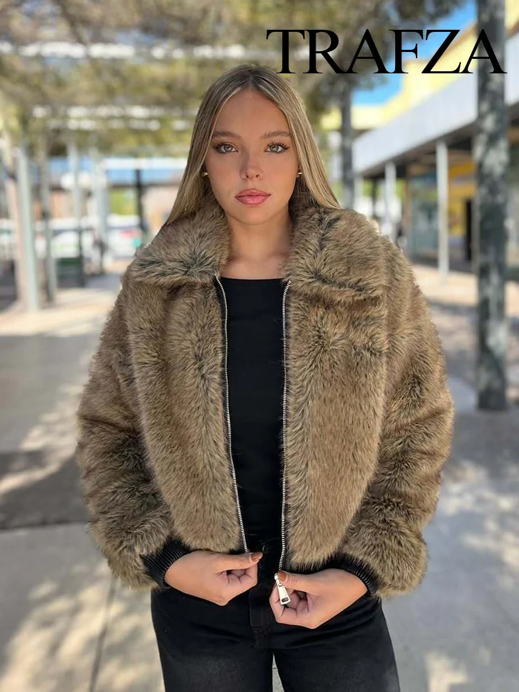 

TRAFZA Women's 2025 Winter New Fashion Sepia Lapel Contrast Fur All-in-One Jacket Female Zipper Pocket Decoration Thick Jacket