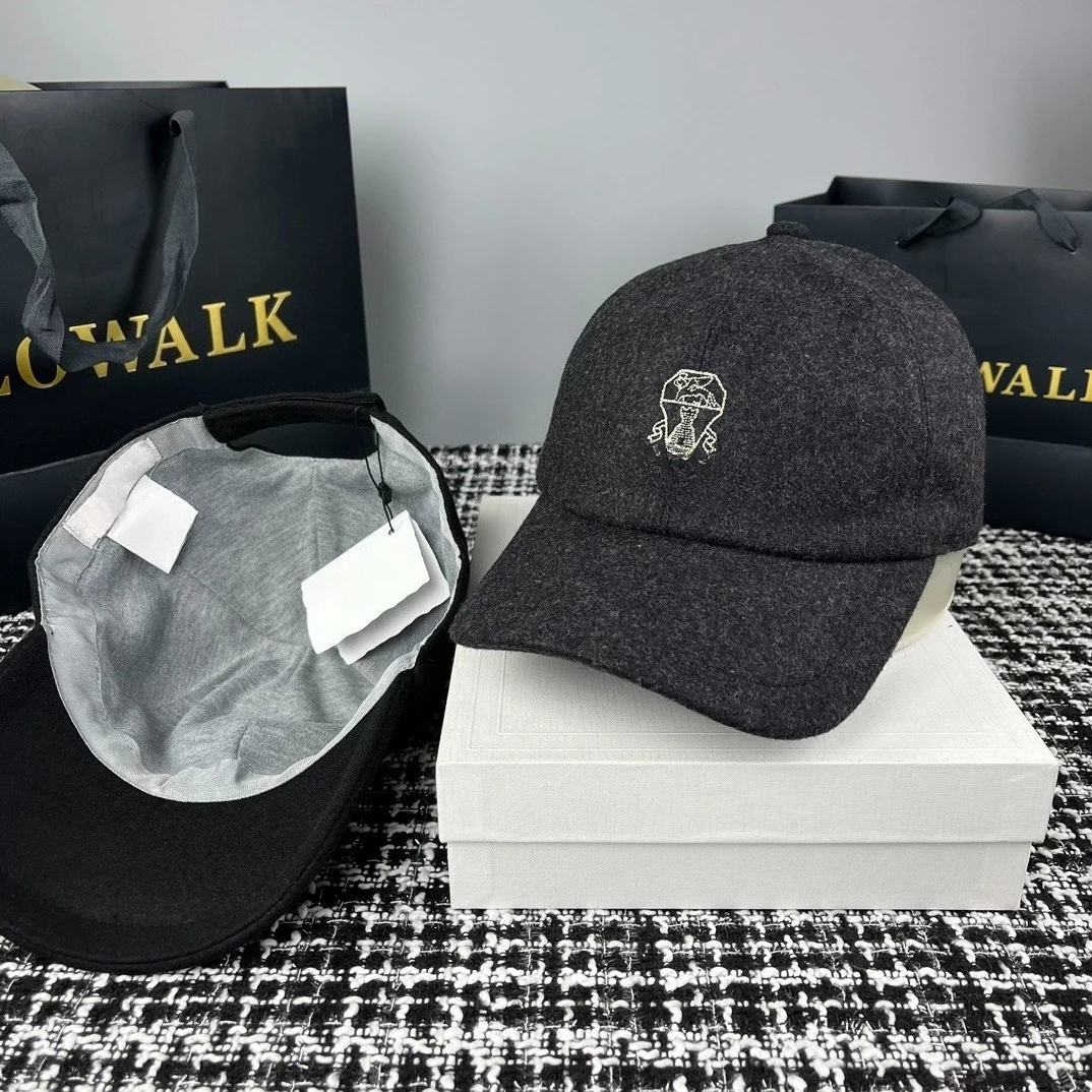 

Lightluxury BC Baseball Cap Outdoor Hat Cashmere Four Seasons Fashion Leisure Embroidery Warm and Comfortable Women Duckbill Cap