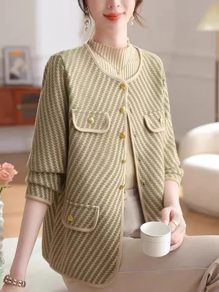 

Fashionable Short Knitted Cardigan Midlife Women's Clothing Elegantly Designed Spring Autumn Outerwear Small Fragrance Style
