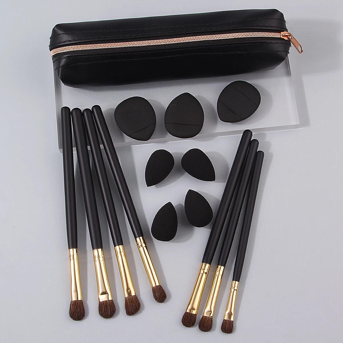 Juego de brochas de maquillaje de ojos multifuncionales suaves con mango de madera de 15 piezas y mini esponja para polvo de huevo/pulgar y bolsa de almacenamiento portátil