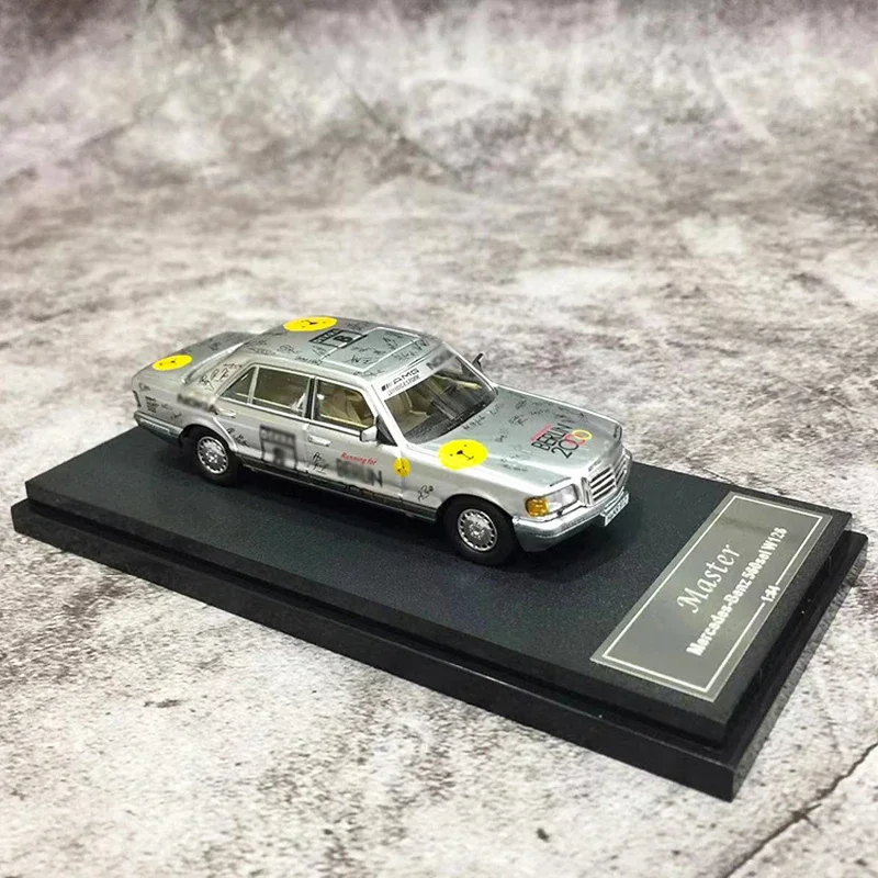 Master 1:64 Model Car W126 560SEL Alloy Die-Cast Vehicle Collection -Berlin 2000 LTD 499