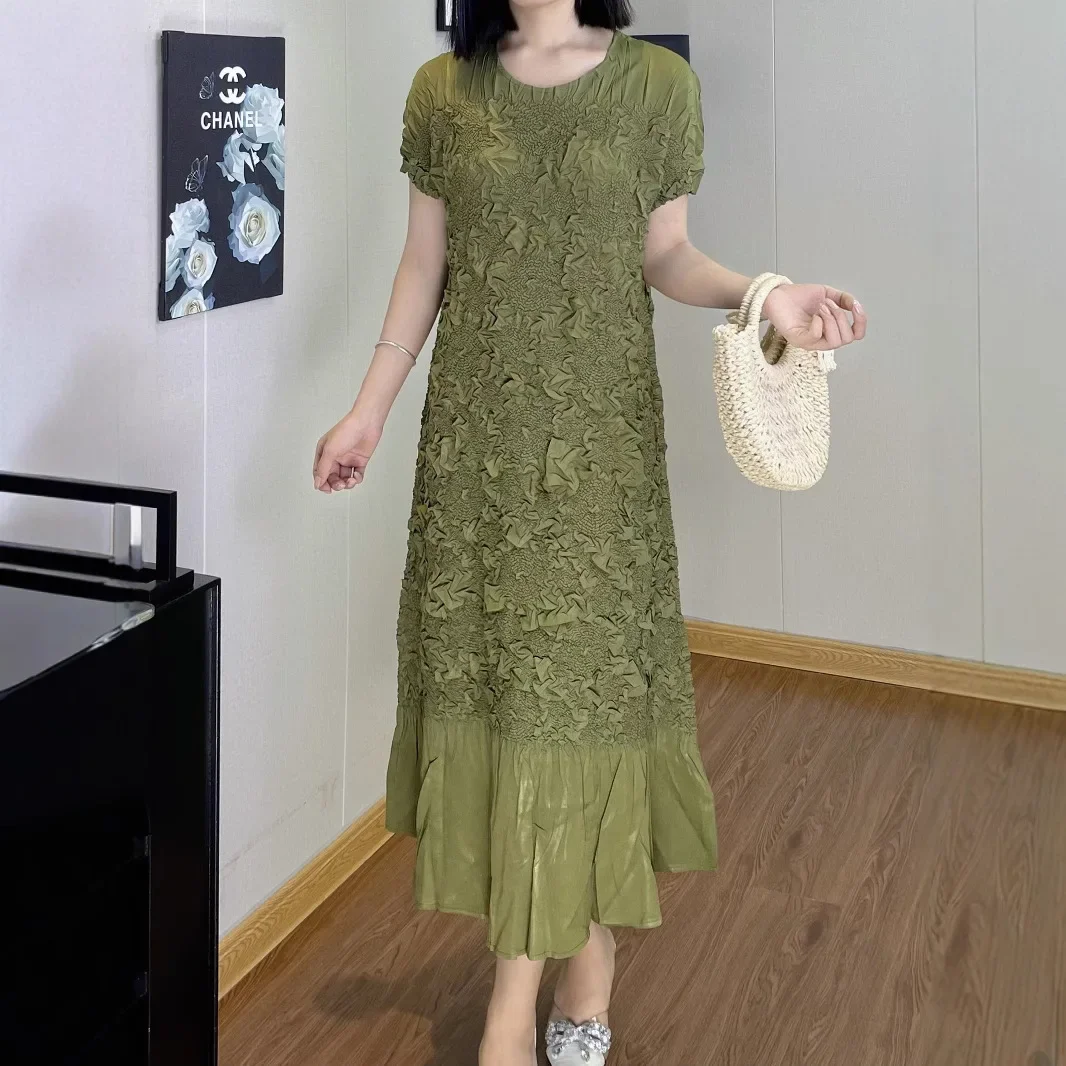 

Miyake Style Pleated Loose Large Size Dress 2025 New High-end Fashion Temperament Solid Color O Neck Short-sleeved Cake Skirt