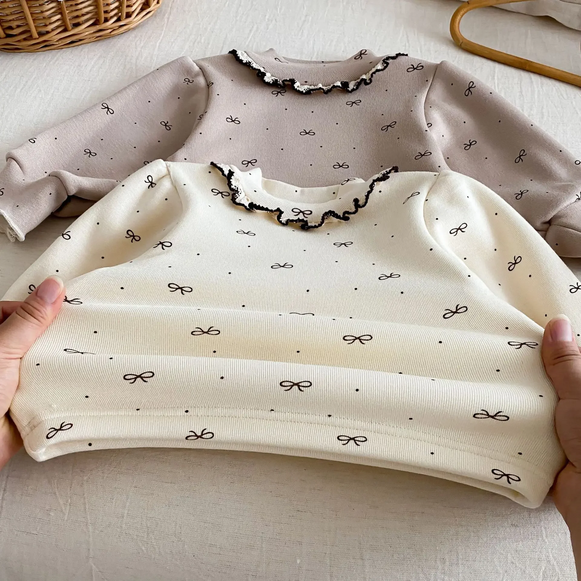 الشتاء 0-5Y الفتيات الملابس الكورية نمط تكدرت طوق القوس طباعة طويلة الأكمام تي شيرت الأطفال سميكة ملابس داخلية بلوزة