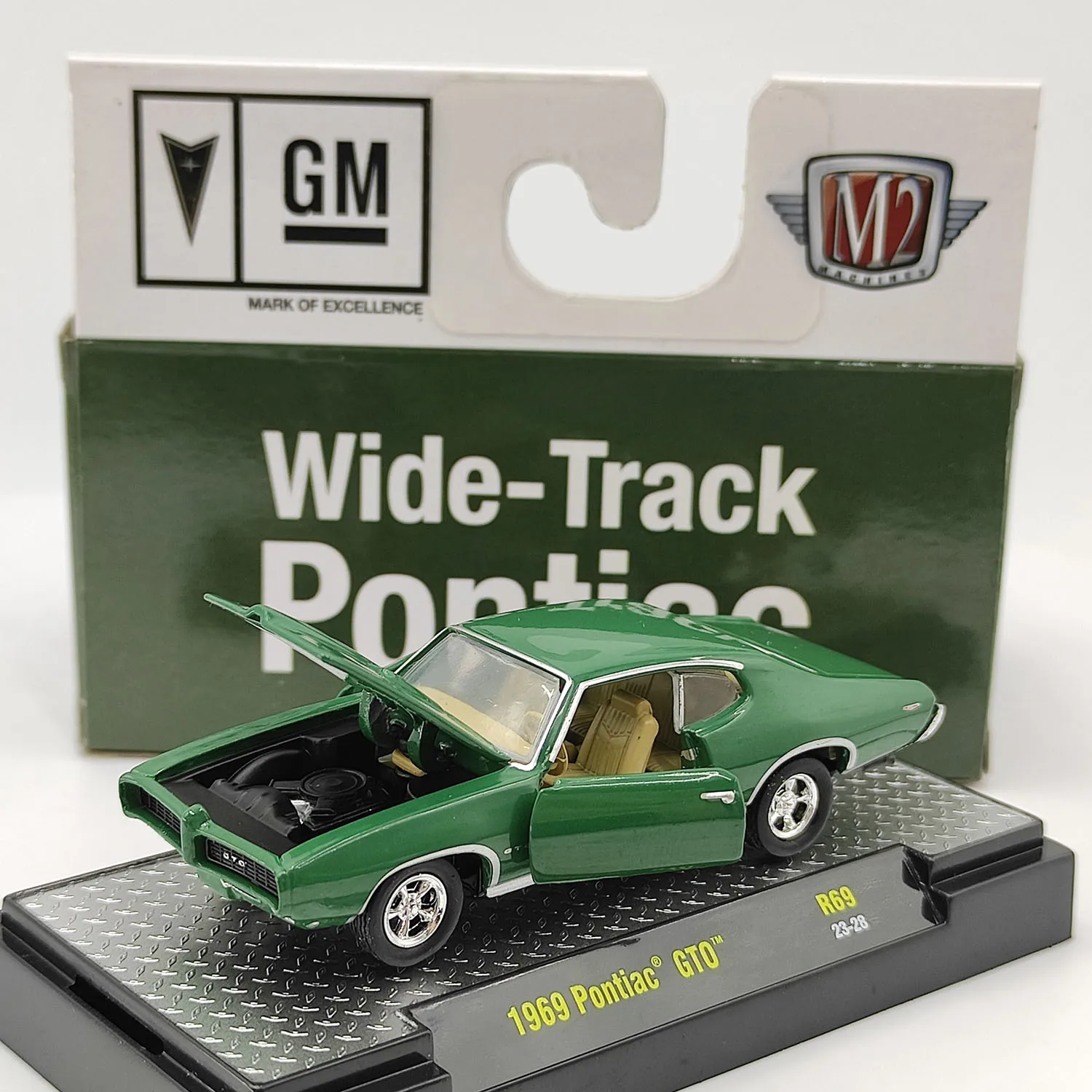 

Diecast M2 1/64 Scale 1969 Pontiac GTO Three-door Green Sports Car Simulation Model Alloy Automobile Model Collectible Toy Gift